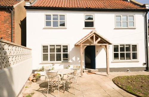 Kneesall House | Plumtree Cottage