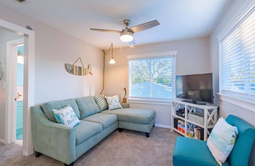 St. Petersburg - Clearwater House | Plush K&Q Beds w/Hot Tub near St Pete & Beaches