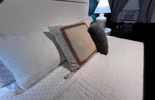 Bryant Ski Chalet | Plush King Bed Xtra Cozy Stay