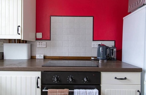 Coldharbour Apartment | Plush Stay for Four in Central Brixton