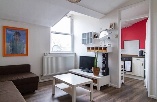 Coldharbour Apartment | Plush Stay for Four in Central Brixton