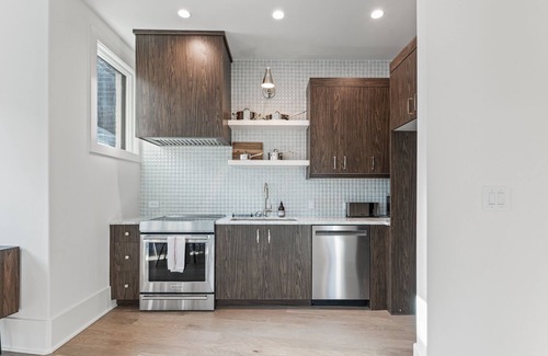 Palmetto Condo | Plutus' Playhouse