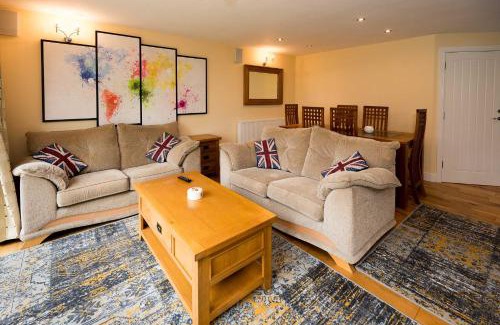 Turnchapel House | Plymouth Plym Valley Impressive House Free Parking In Great Location By StayStaycations