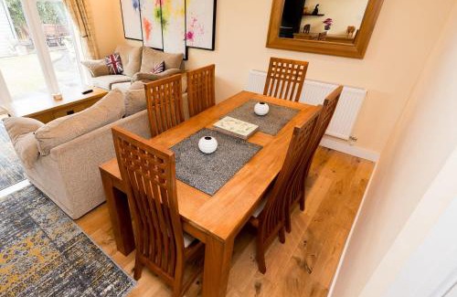 Turnchapel House | Plymouth Plym Valley Impressive House Free Parking In Great Location By StayStaycations