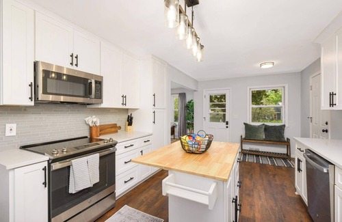 Plymouth House | Plymouth Wayzata | Peaceful Lake Retreat | Family