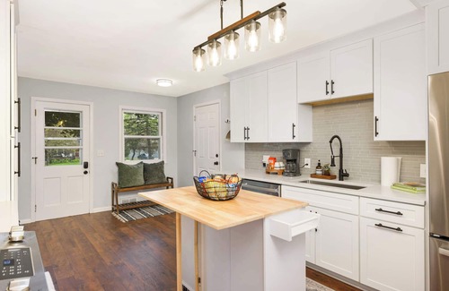 Plymouth House | Plymouth Wayzata | Peaceful Lake Retreat | Family