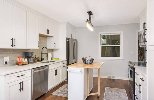 Plymouth House | Plymouth Wayzata | Peaceful Lake Retreat | Family