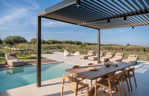 Tavronitis Villa | Pnoe Seafront Experience | Villa Lithos