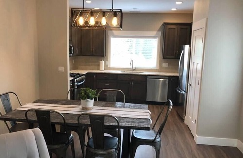 Sedro-Woolley Condo | PNW Modern Town House, Unit A