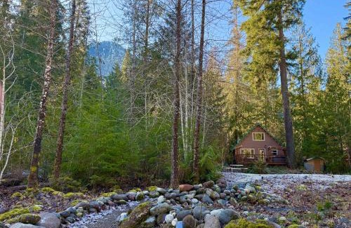 Darrington House | PNW River Cabin