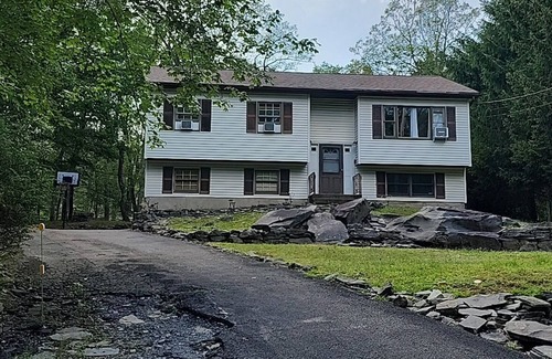 Pocono Mountain Lake House | Poconos Retreat