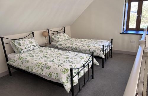 Shorwell House | Poachers Hut 1-Bed Cottage Sleeps 2 Pet Friendly