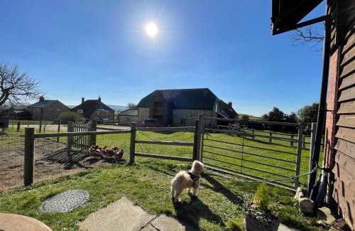 Shorwell House | Poachers Hut 1-Bed Cottage Sleeps 2 Pet Friendly
