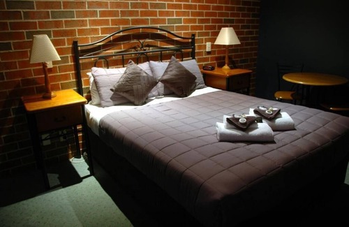 Rutherglen Hotel | Poachers Paradise Motel