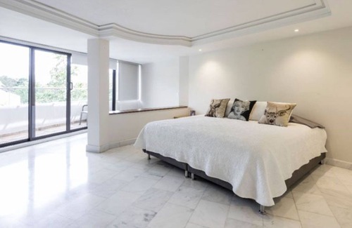 Villa Hermosa Apartment | Poblado Centric and Large Two Floor Apartment.