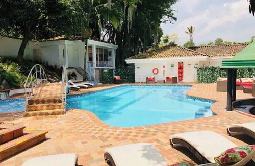 Lalinde House | POBLADO TROPICAL 12 BEDROOM MANSION POOL JACUZZI AC BUTLER 5 MINUTES TO LLERAS