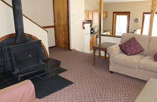 Shawnee On Delaware Condo | Pocono 2 Bed Condo ~Hot Tub ~ Pools~ Mini Golf ~ Tons of Amenities!