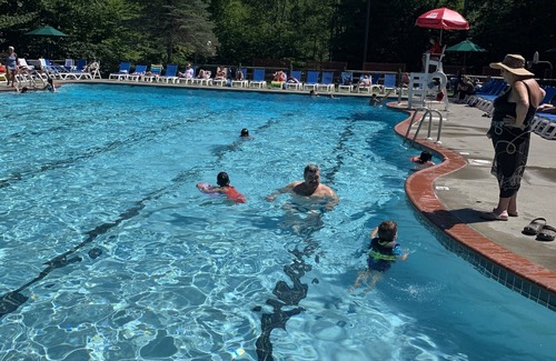 Gouldsboro Cabin | Pocono Cabin Big Bass Lake Resort Ski, Indoor Pool