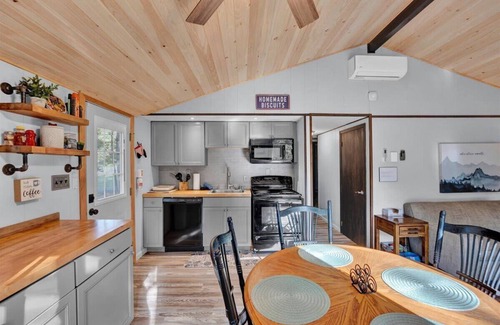 Long Pond Cabin | Pocono Cabin | Hot Tub | Firepit | Lake Access