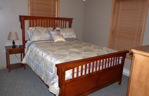 Briar Crest Woods Ski Chalet | POCONO CHALET SLEEPS 10 CLOSE TO BIG BOULDER-POCONO RACEWAY & ALL THINGS POCONO