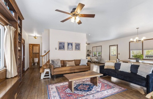 Milford Cottage | Pocono Cottage-Views-Streams- ISLAND -Family Fun!