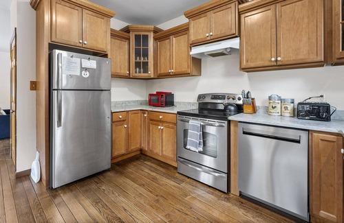 Milford Cottage | Pocono Cottage-Views-Streams- ISLAND -Family Fun!