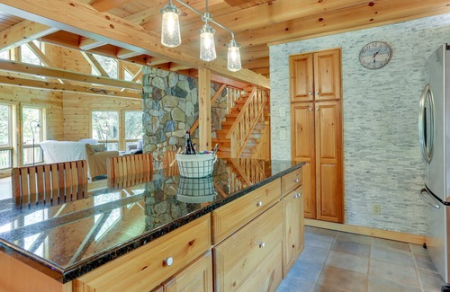 Damascus House | Pocono Dog Friendly Home on Delaware River!