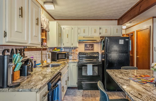 Bushkill Ski Chalet | Pocono Escape with Game Room & Hottub - 30 Minutes to Delaware Water Gap