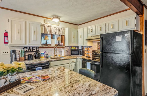 Bushkill Ski Chalet | Pocono Escape with Game Room & Hottub - 30 Minutes to Delaware Water Gap