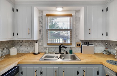 Newfoundland Other | Pocono Family Farmhouse w/king bed and game room!