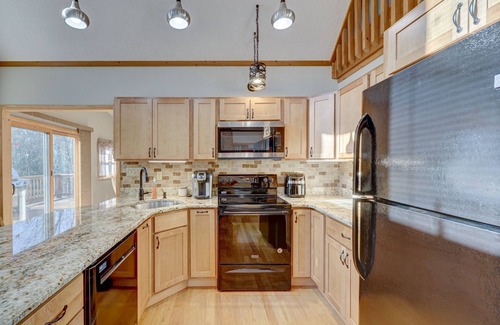 Hamlin House | Pocono home: 5 star community golf, lakes, game room. Buy 2 nights get 1 free!