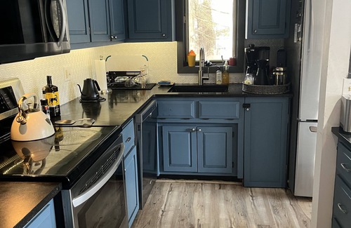 East Stroudsburg House | Pocono mountain lakehouse close to fishing, skiing, hiking and indoor water park