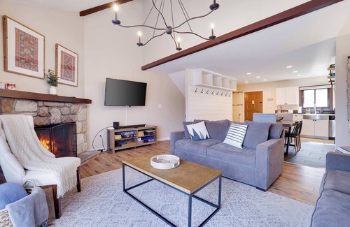 Village at Camelback Apartment | Pocono Mountain Chalet - Camelback Ski-in Ski-out!