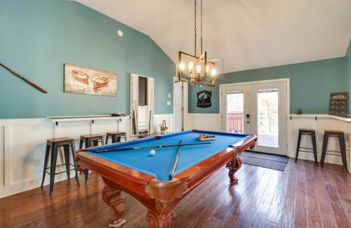 Albrightsville House | Pocono Mountains Retreat with Pool Table and Hot Tub!