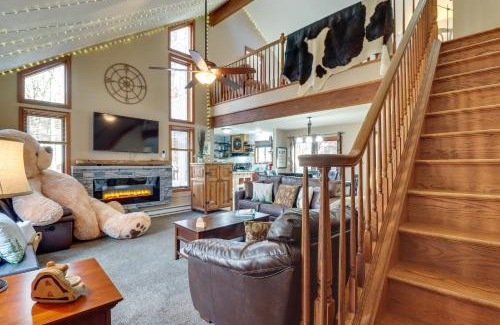 Albrightsville House | Pocono Mountains Retreat with Pool Table and Hot Tub!