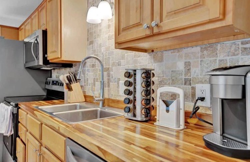 Pocono Pines House | Pocono Pines Sweet Retreat | Smart TV | Office