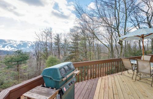 Aquashicola House | Poconos Cabin on 3 Acres - 5 Mi to Blue Mountain!