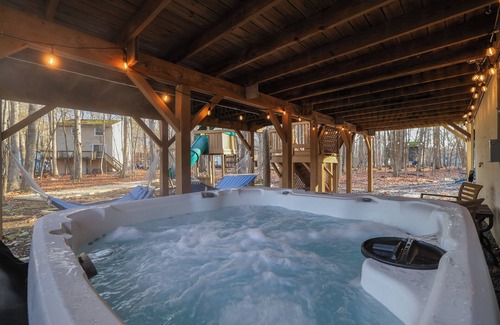 East Stroudsburg House | Poconos Family Retreat: Hot Tub/Fire Pit/Lake/Ski