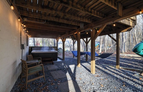 East Stroudsburg House | Poconos Family Retreat: Hot Tub/Fire Pit/Lake/Ski