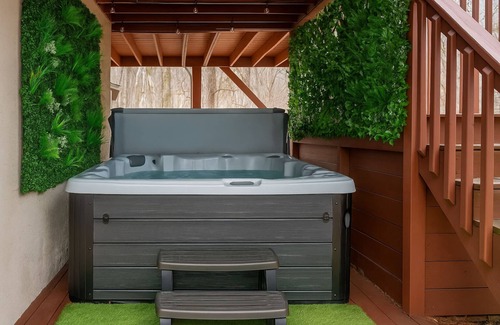 Briar Crest Woods House | Poconos Getaway with Hot Tub-Close to Attractions, Perfect for Family & Friends!