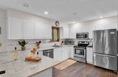 Gouldsboro House | Poconos Lake House: Fire Pit, Kayaks, Pool and Lake Access!