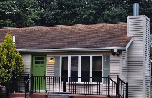 Albrightsville House | Poconos Mountains Papa Bear House Cozy 3 bedroom Escape Retreat