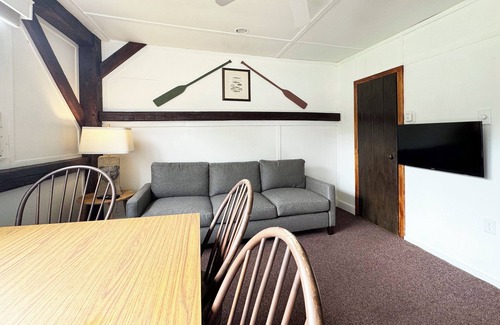 Reeders House | Poconos Rustic 2BR in the Poconos on Private Resort