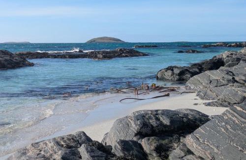 Eriskay Ski Chalet | Pod Beag beside the sea Isle of Eriskay