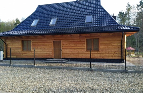 Kombornia Cabin | POD BRZĘCZĄCYMI TRZMIELAMI