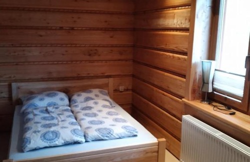 Kombornia Cabin | POD BRZĘCZĄCYMI TRZMIELAMI