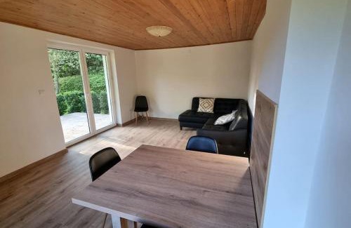 Pawlowek House | pod jabłonią