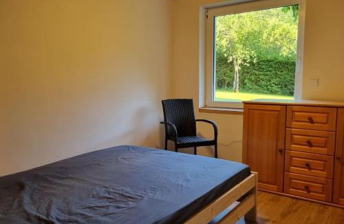 Pawlowek House | pod jabłonią