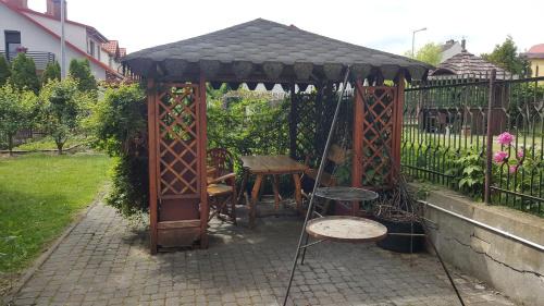Checiny House | Pod srebrną różą