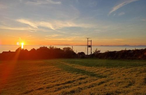 Llwyngwril House | POD2 Family Glamping with seaview & Wi-Fi